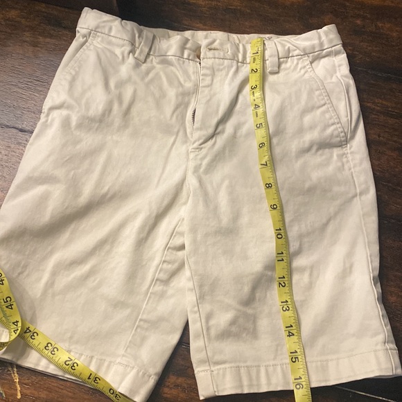 Vineyard vines khaki shorts size 12 - Picture 3 of 7